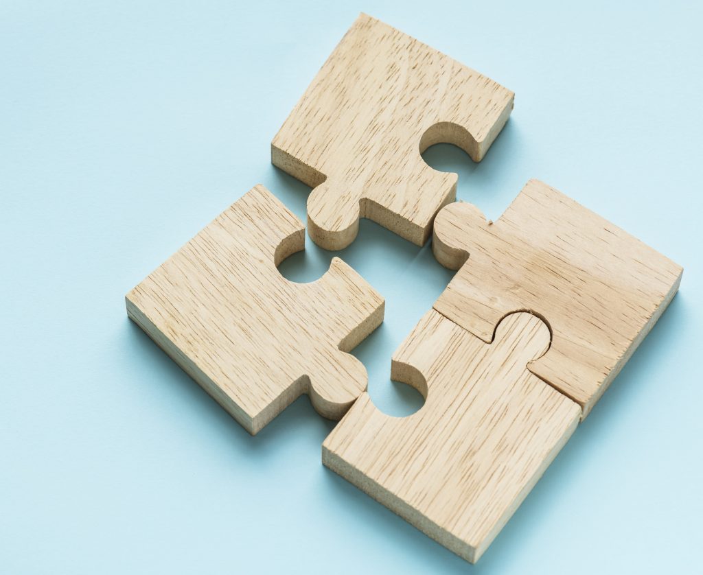 jigsaw trabajo en equipo concepto macro tiro